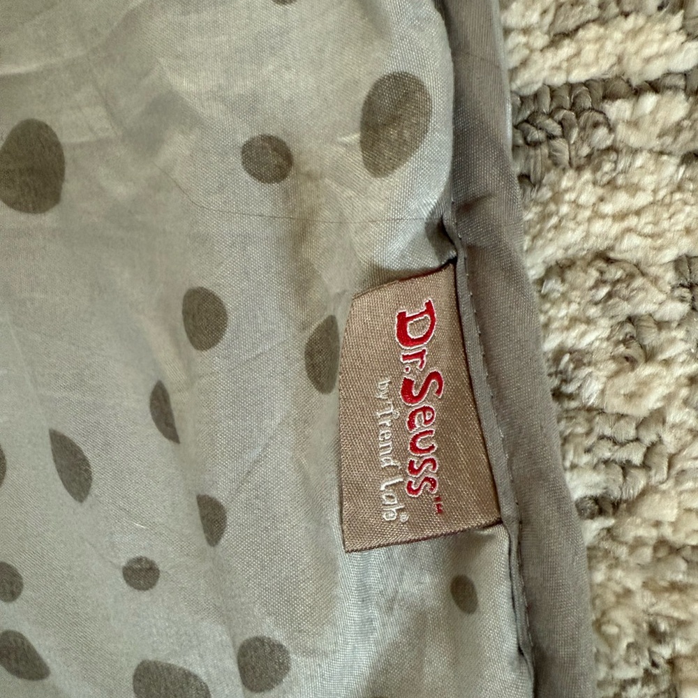 Dr. Seuss Peek-a-Boo Cat in The Hat Baby/Toddler Comforter Blanket- Quilt - Picture 9 of 11